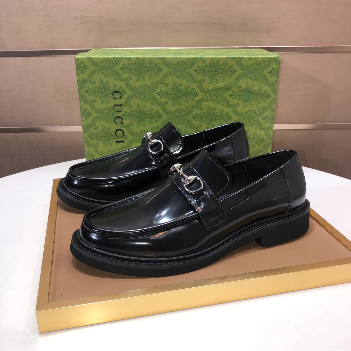 Ex-factory price 540💰The top Italian luxury men’s shoe giant (GUCCI) (Gucci) (full cowhide lining) is now available🍃Original European style🔰 Pleasant to the eye😍In order to make the shoes more durable and non-deformable🌀The production continues to follow traditional methods but there is still no lack of innovation💪Select original sheepskin for the leather♻️ Smooth, natural and exceptionally bright⭐Made of imported cowhide The rich man’s first choice 38-45 (45 customized)